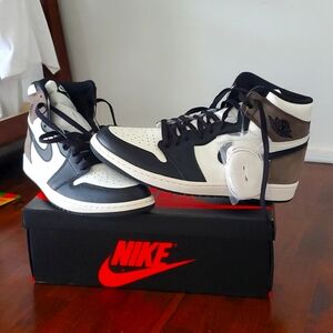 Air Jordan 1 Retro High OG Mocha